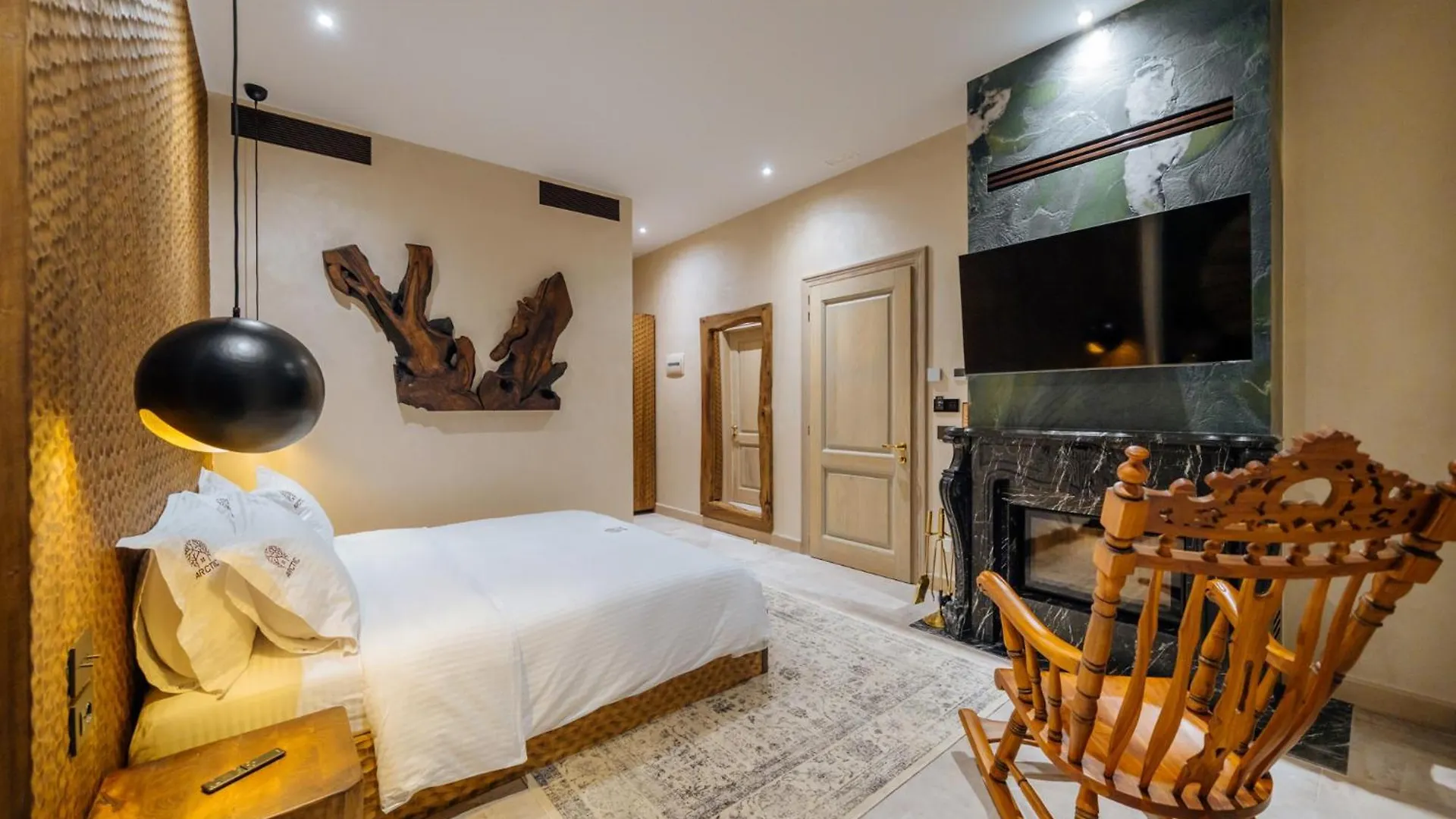 Arctic Boutique Hotel Korce
