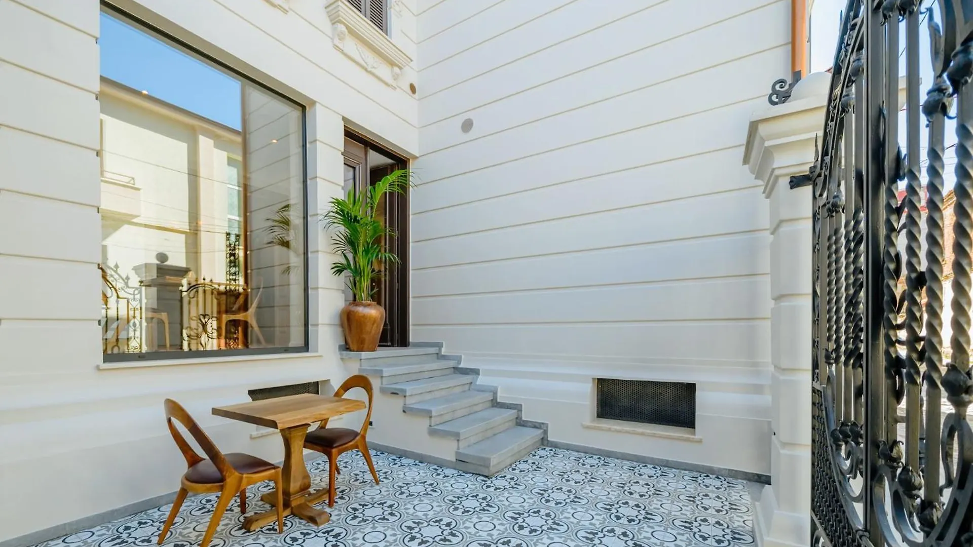 Arctic Boutique Hotel Korce