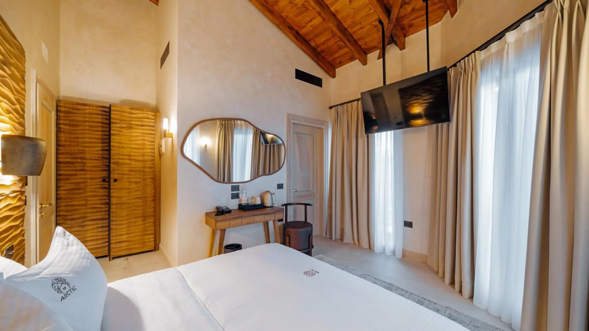Arctic Boutique Hotel Korce